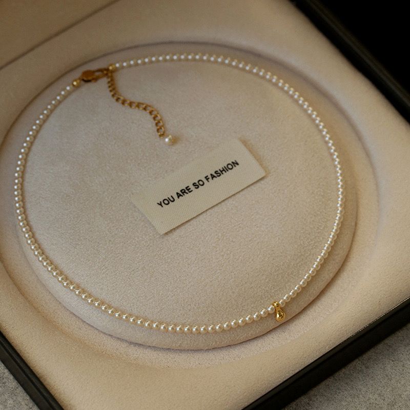 Elegant Freshwater Pearl Choker Necklace with Teardrop Pendant - Gold Accent